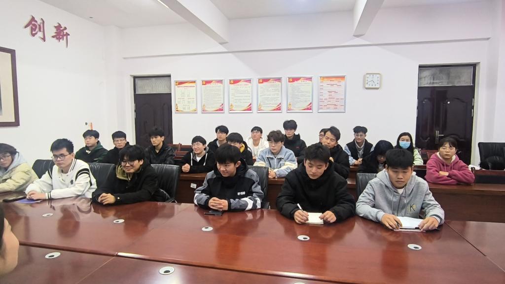 机械与汽车工程学院开展学生干部座谈会暨安全教育会