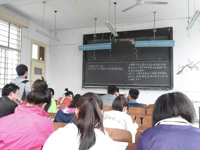 机电工程学院第45期党课培训开展小组讨