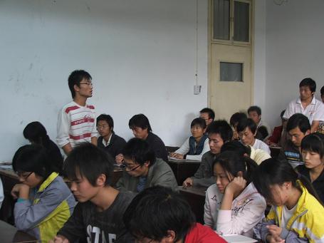 机电工程学院举行贫困生座谈会