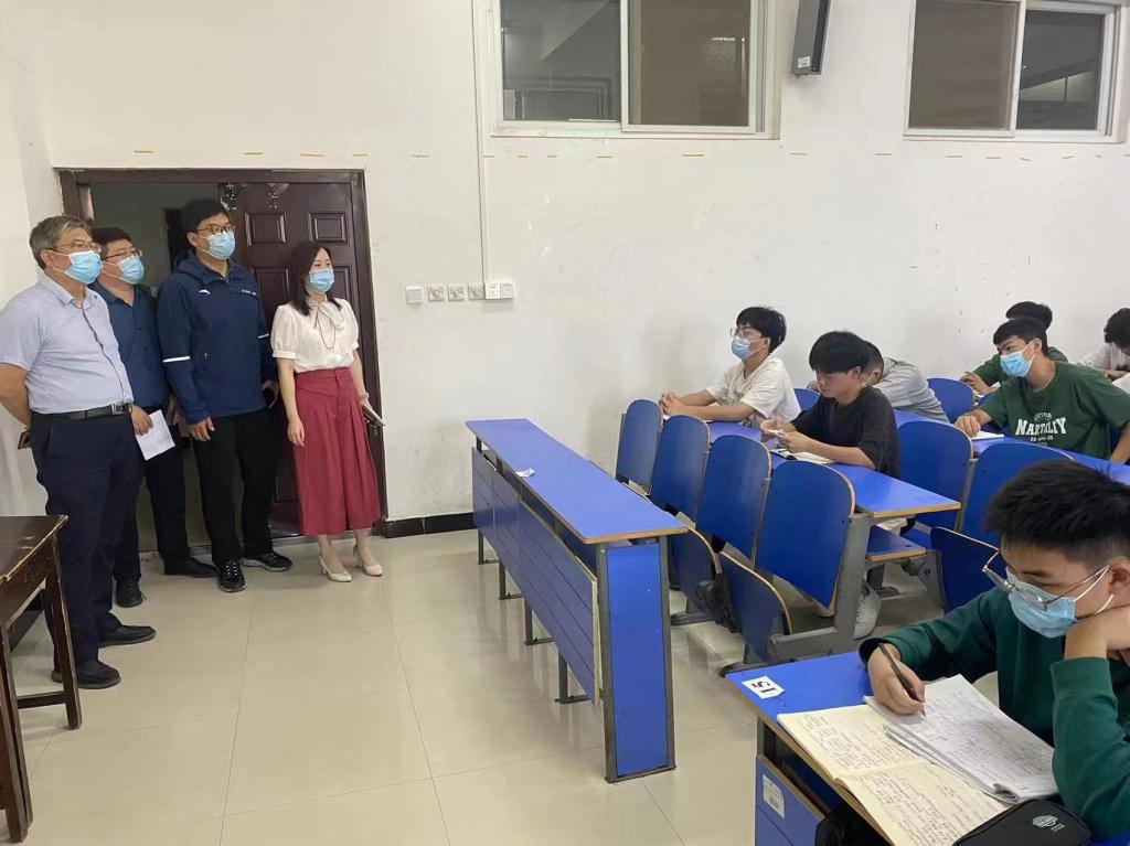 机械与汽车工程学院检查新学期线下教学“第一课”