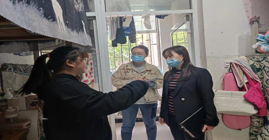 机械与汽车工程学院领导深入学生宿舍走访慰问