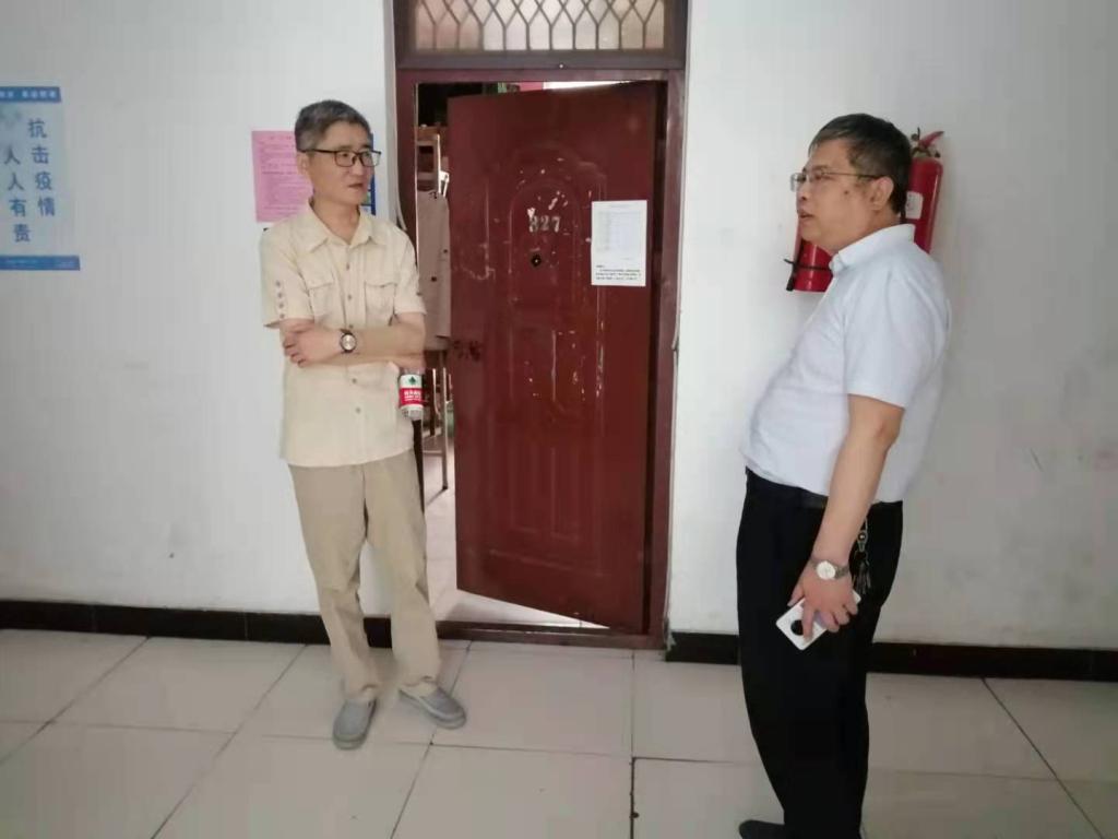 机械与汽车工程学院领导深入走访学生宿舍