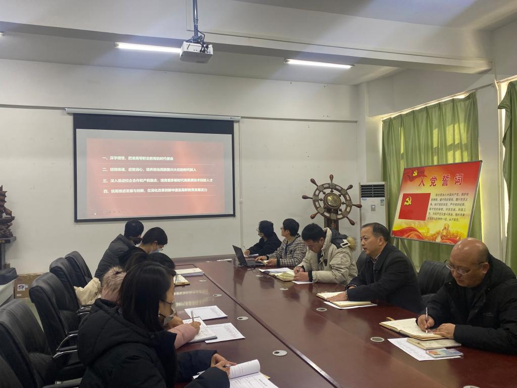 校党委委员、副校长曾小平为电子电气工程学院讲授专题党课