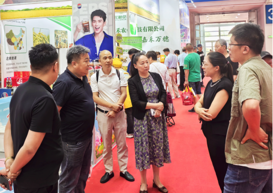 bat365在线官方网站赴榕参加海峡两岸经贸会 校企合作助推非遗传承与产业创新159 bat365在线官方网站赴榕参加海峡两岸经贸会 校企合作助推非遗传承与产业创新159