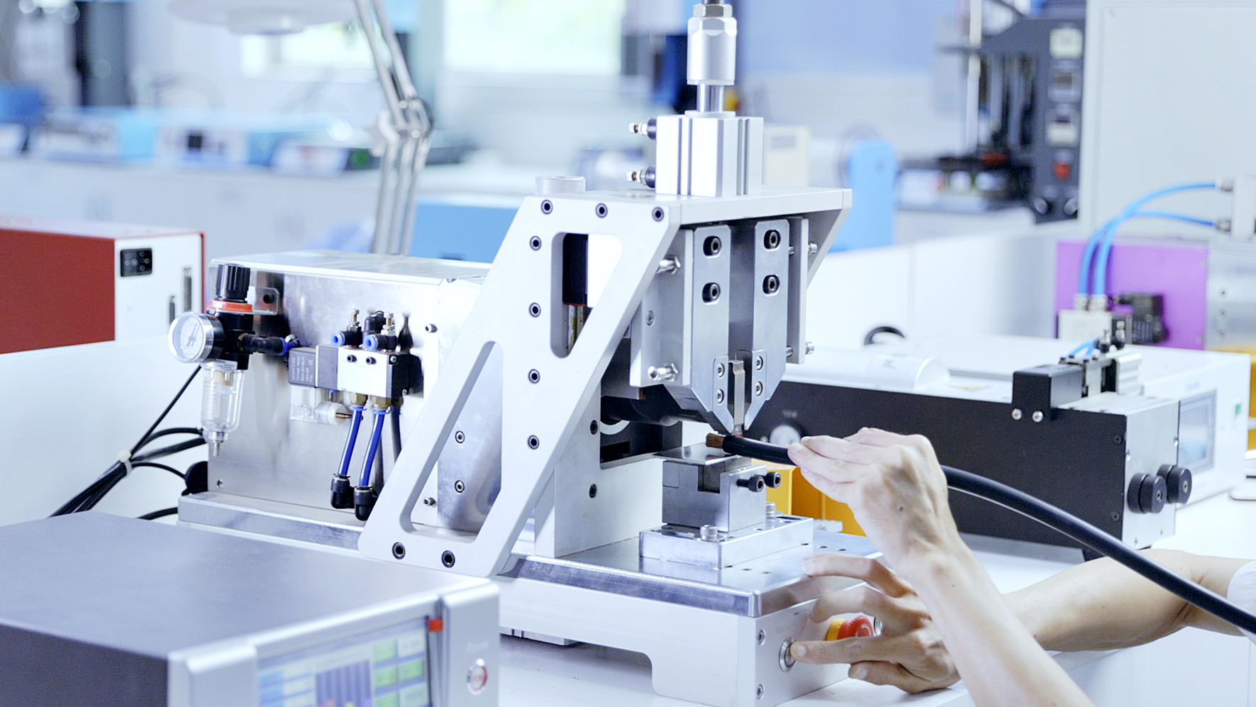 超声波金属焊接机:工业制造的创新驱动力(图1) 超声波金属焊接机:工业制造的创新驱动力(图1)